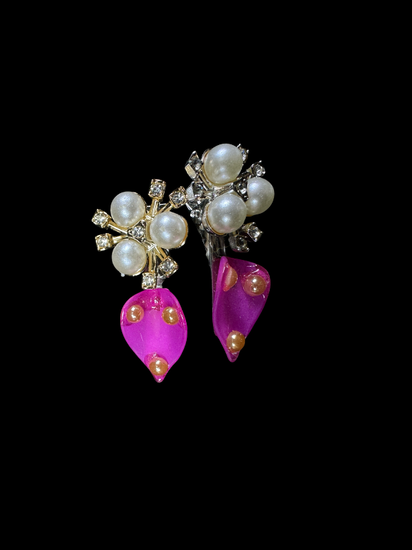 107 Petal & Pearl Hair Clips - Image 3