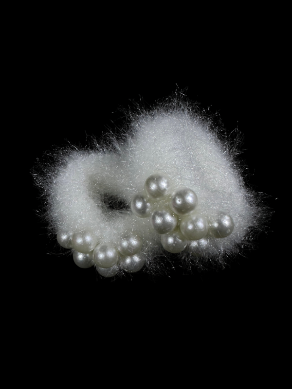 83 Pearl Fuzzy Scrunchies - Image 2
